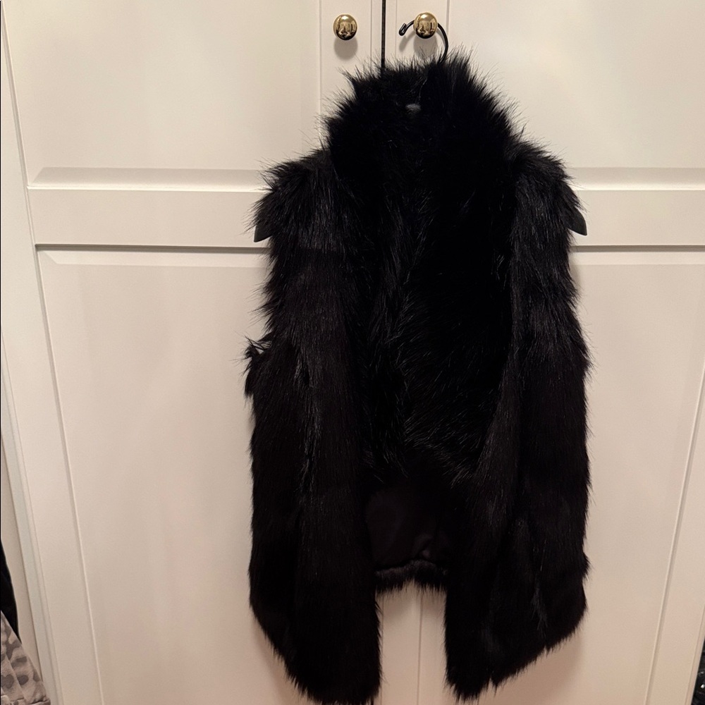 Chic Black Faux Fur Vest